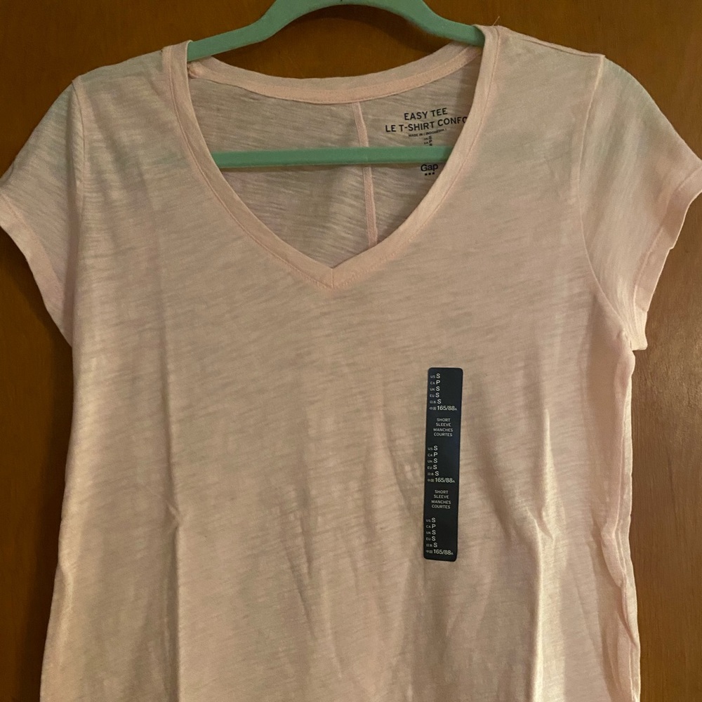 GAP Pink T-Shirt Women. Small. New